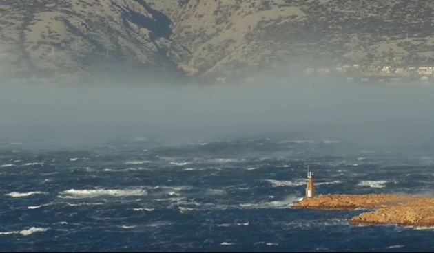 Bura u Velebitskom kanalu. Paški most