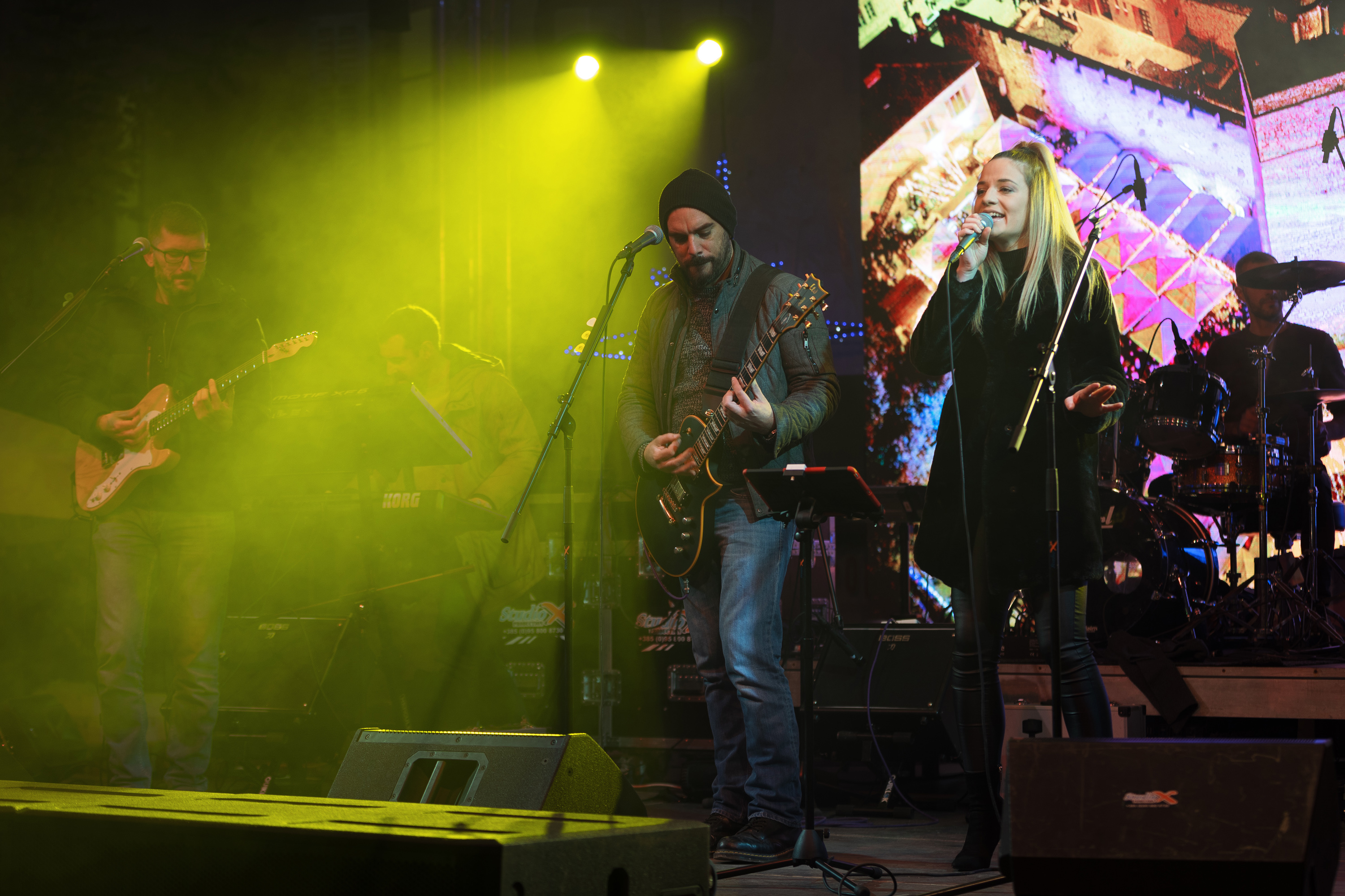 Sveti Nikola i bend Zaratino razveselili i zabavili posjetitelje Sveti Nikola i bend Zaratino razveselili i zabavili posjetitelje