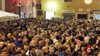 Doček 2017: Najluđa noć na zadarskom Poluotoku privukla više tisuća Zadrana i gostiju Doček 2017: Najluđa noć na zadarskom Poluotoku privukla više tisuća Zadrana i gostiju