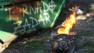 Zacetnici inicijative vracanja imena Kalelarga Sirokoj ulici spalili su sve prikupljene potpise gradjana nakon sto nisu naisli na razumijevanje gradskih vlasti. Photo: Dino Stanin/PIXSELL Zacetnici inicijative vracanja imena Kalelarga Sirokoj ulici spalili su sve prikupljene potpise gradjana nakon sto nisu naisli na razumijevanje gradskih vlasti. Photo: Dino Stanin/PIXSELL