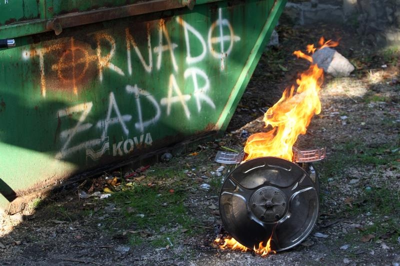 Zacetnici inicijative vracanja imena Kalelarga Sirokoj ulici spalili su sve prikupljene potpise gradjana nakon sto nisu naisli na razumijevanje gradskih vlasti. Photo: Dino Stanin/PIXSELL Zacetnici inicijative vracanja imena Kalelarga Sirokoj ulici spalili su sve prikupljene potpise gradjana nakon sto nisu naisli na razumijevanje gradskih vlasti. Photo: Dino Stanin/PIXSELL