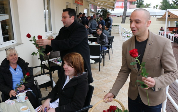 U organizaciji Općine Vir i Vir turizma virskim damama podijeljeno 400 ruža u povodu Dana žena