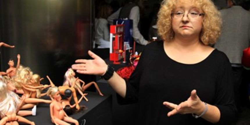 nana šojlev: serijal kič nana šojlev: serijal kič