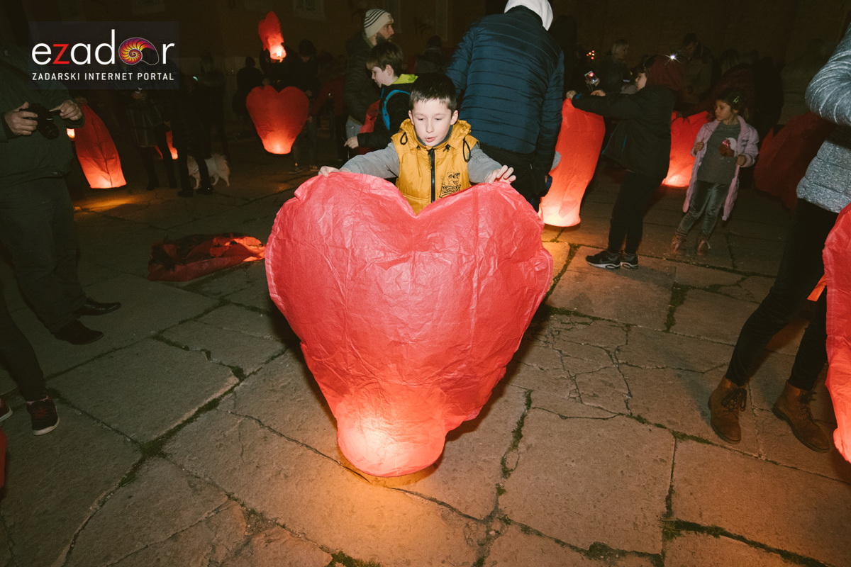 Humanitarni svjetlosni spektakl “Zaželi ljubav 2018.” @ Forum