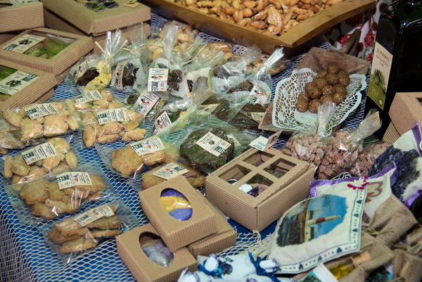 U Vrtovima lunjskih maslina održana 12. Lunjska maslinada. Foto: Vinko Pešić