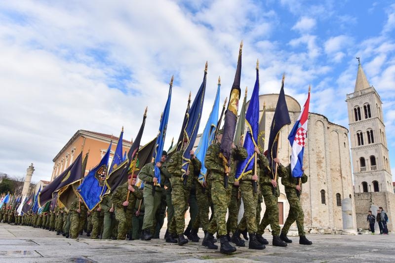 Svecanim postrojavanjem i mimohodom kroz grad postrojbi sudionica obiljezena je 22. obljetnica vojno-redarstvene akcije Maslenica. Photo: Dino Stanin/PIXSELL Svecanim postrojavanjem i mimohodom kroz grad postrojbi sudionica obiljezena je 22. obljetnica vojno-redarstvene akcije Maslenica. Photo: Dino Stanin/PIXSELL
