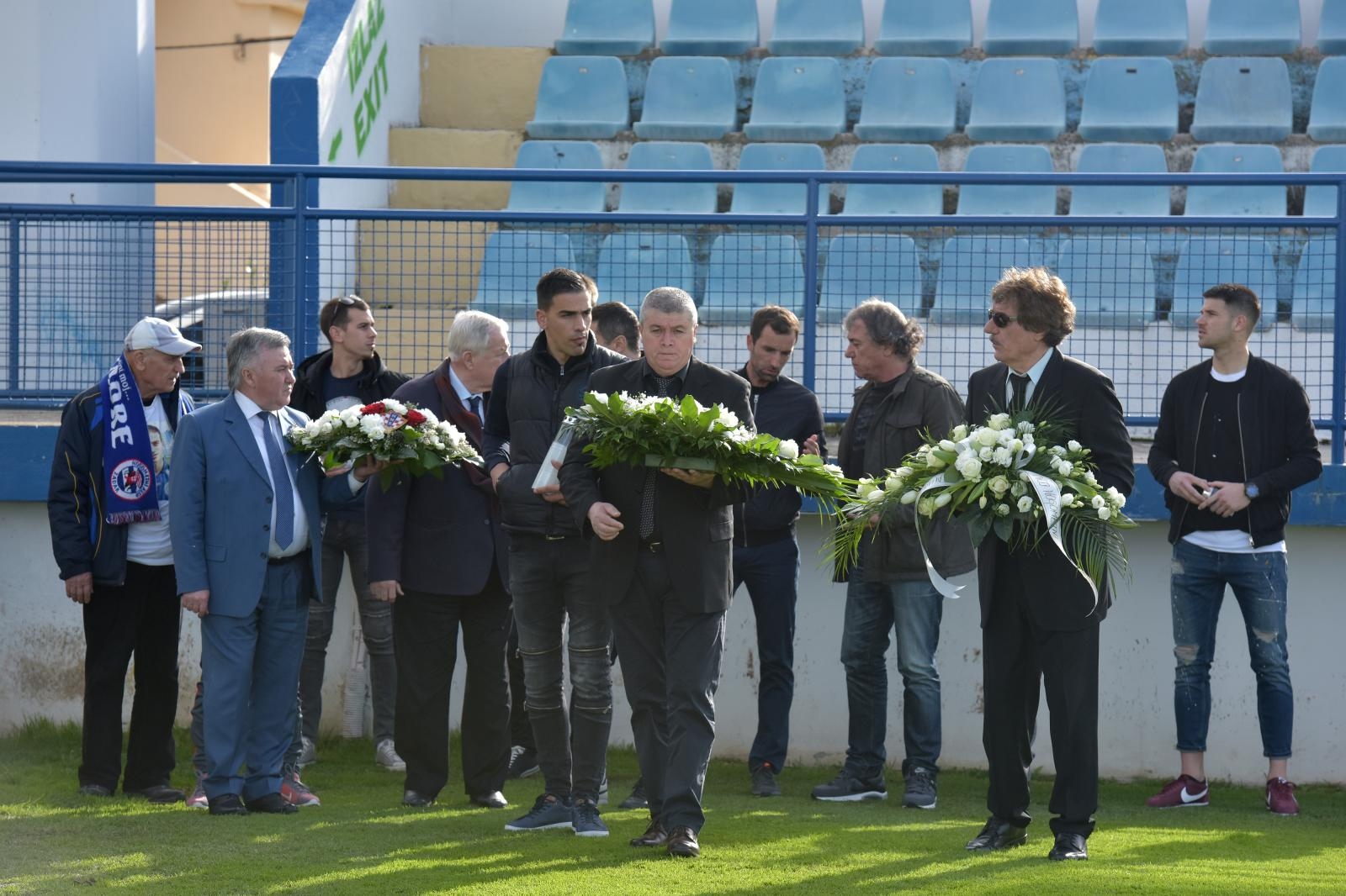 Na stadionu u Stanovima obilježena 10. obljetnica smrti Hrvoja Ćustića Na stadionu u Stanovima obilježena 10. obljetnica smrti Hrvoja Ćustića
