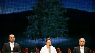 Zagreb, 191209.
U Areni Zagreb odrzan je humanitarni koncert naziva Korak u zivot u svrhu prikupljanja novca za skolovanje djece iz djecjih domova. Nastupili su Jose Carreras, Tony Cetinski i Celine Byrne.
Na slici: Jose Carreras, Tony Cetinski i Celine B Zagreb, 191209.
U Areni Zagreb odrzan je humanitarni koncert naziva Korak u zivot u svrhu prikupljanja novca za skolovanje djece iz djecjih domova. Nastupili su Jose Carreras, Tony Cetinski i Celine Byrne.
Na slici: Jose Carreras, Tony Cetinski i Celine B