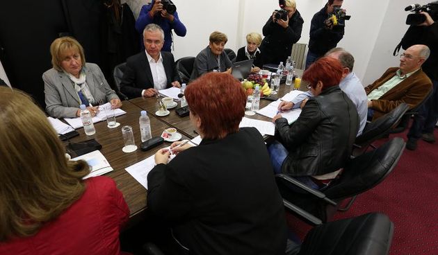 30.09.2013., Zagreb – Nastavak pregovora ministra zdravstva Rajka Ostojica sa sindikatima u zdravstvu. Photo: Jurica Galoic/PIXSELL Autor  Jurica Galoic/PIXSELL KLJUČNE RIJEČI  pregovor, zdravstvo, Rajko Ostojic, Spomenka Avbersek, Sindikat, strajk lije