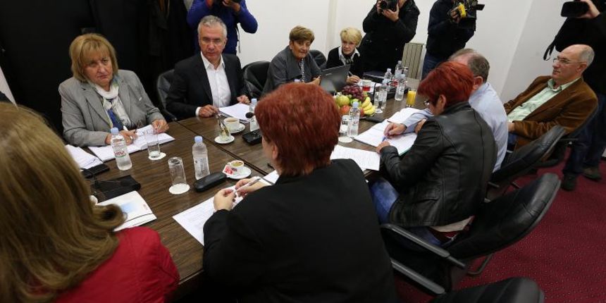 30.09.2013., Zagreb – Nastavak pregovora ministra zdravstva Rajka Ostojica sa sindikatima u zdravstvu. Photo: Jurica Galoic/PIXSELL Autor  Jurica Galoic/PIXSELL KLJUČNE RIJEČI  pregovor, zdravstvo, Rajko Ostojic, Spomenka Avbersek, Sindikat, strajk lije