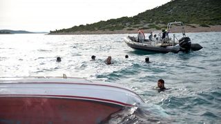 Ministra Hajdaša Dončića i posadu spašavali iz prevrnutog broda na regati Latinsko idro, Photo: Duško Jaramaz/PIXSELL