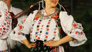 18.07.2013., Zadar – Na Poljani Sime Budinica odrzan je koncert plesnog ansambla Lado gdje su gradjani, ali i mnogobrojni turisti, uzivali gledajuci ples u narodnim nosnjama. Photo: Filip Brala/PIXSELL Autor  Filip Brala/PIXSELL KLJUČNE RIJEČI  narodne