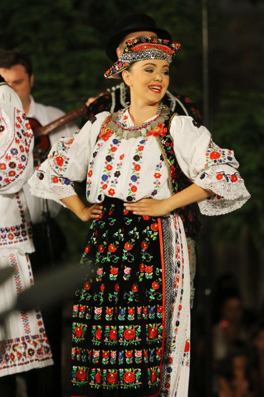 18.07.2013., Zadar – Na Poljani Sime Budinica odrzan je koncert plesnog ansambla Lado gdje su gradjani, ali i mnogobrojni turisti, uzivali gledajuci ples u narodnim nosnjama. Photo: Filip Brala/PIXSELL Autor  Filip Brala/PIXSELL KLJUČNE RIJEČI  narodne