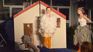 Ružno pače u izvedbi Dragon Teatra Ružno pače u izvedbi Dragon Teatra