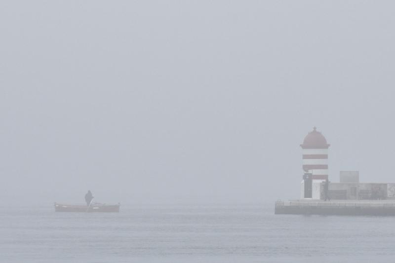 Zadar već treći dan okovan gustom maglom. Foto: Dino Stanin/Pixsell