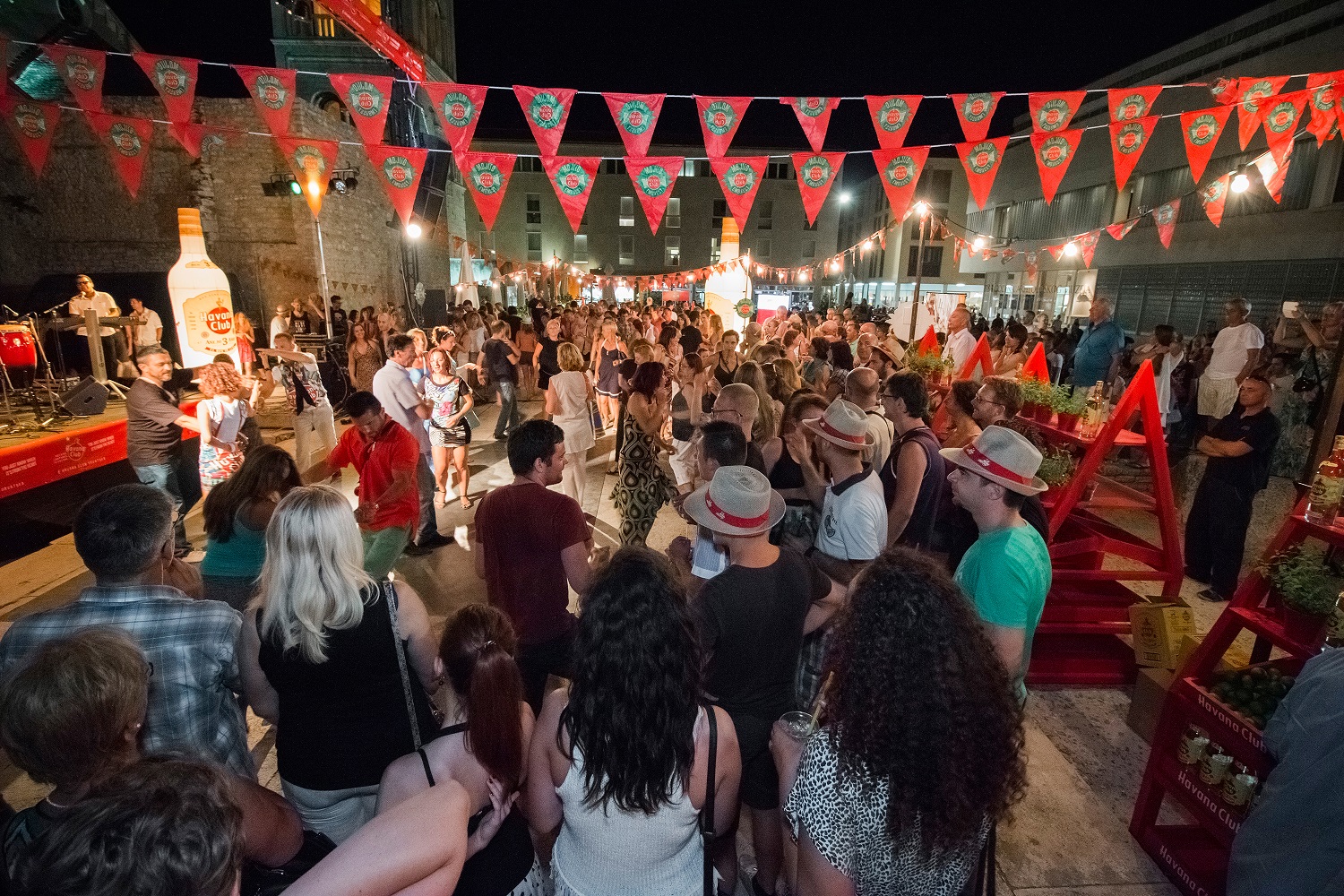 Rasplesane ulice grada na “Kubanskoj večeri u Zadru” Rasplesane ulice grada na “Kubanskoj večeri u Zadru”