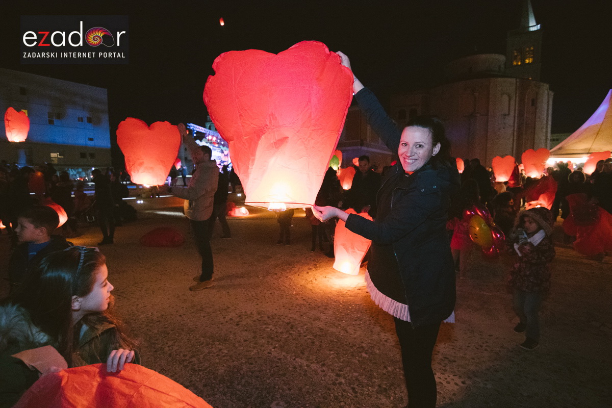 Humanitarni svjetlosni spektakl “Zaželi ljubav 2018.” @ Forum