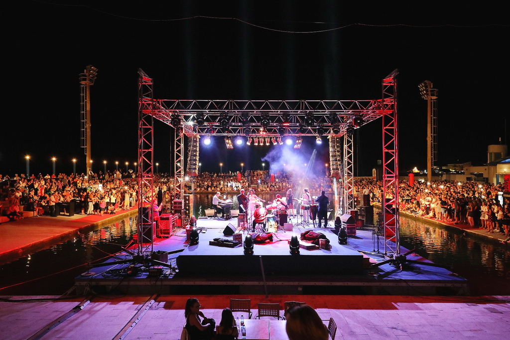 Čudesna Doris Dragović oduševila u Biogradu na Moru Čudesna Doris Dragović oduševila u Biogradu na Moru