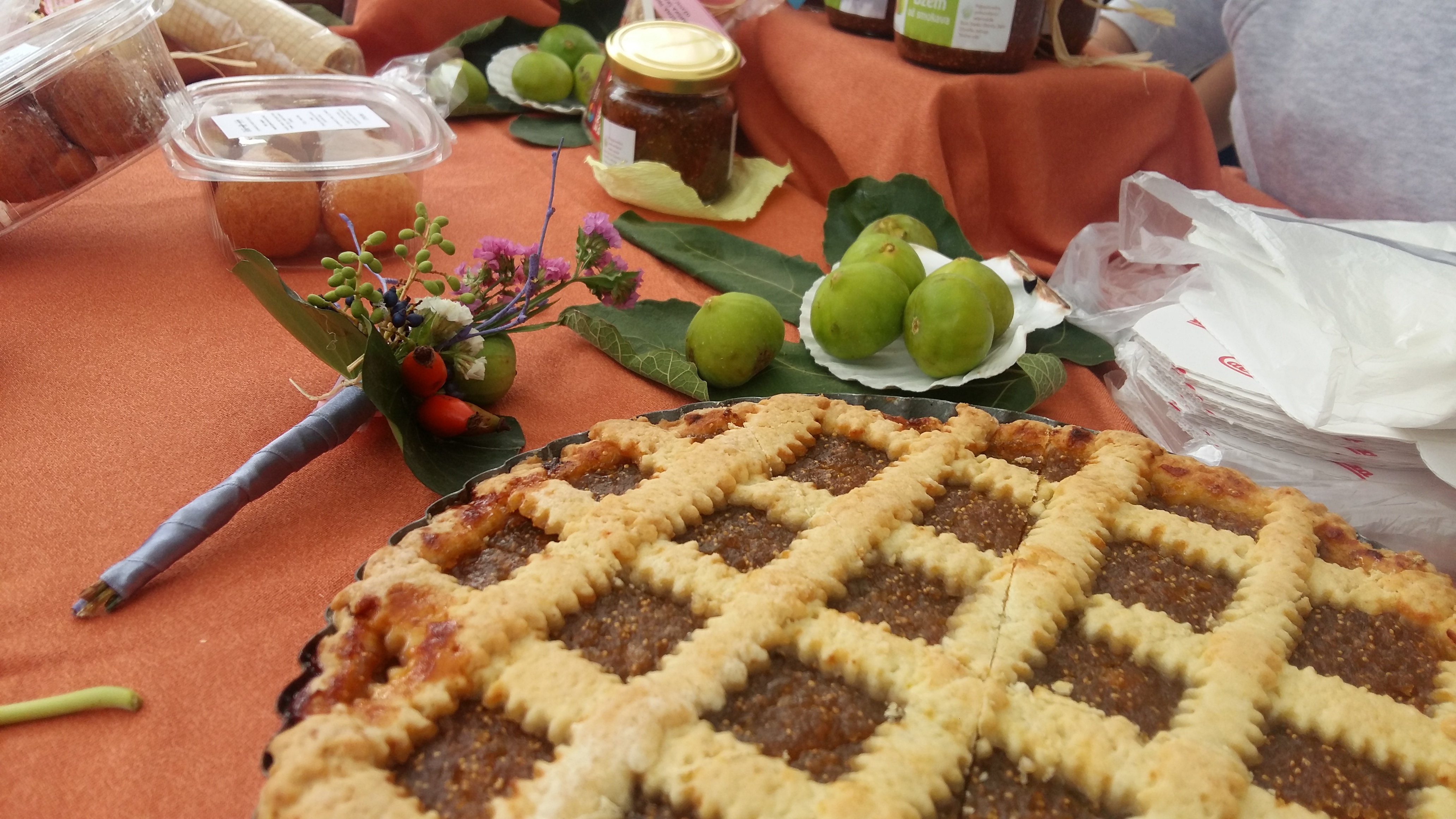 Sajam smokava na Trgu Petra Zoranića Sajam smokava na Trgu Petra Zoranića