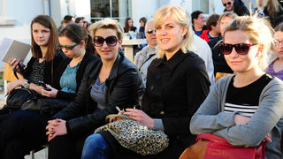 Zadar, 28.03.2012. snimio: Nenad Marčev
Marijana Dokoza
Promocija knjige Naranyjin plač
Gradska knjižnica
Tekst iz knjige čitala Vanessa Radman Zadar, 28.03.2012. snimio: Nenad Marčev
Marijana Dokoza
Promocija knjige Naranyjin plač
Gradska knjižnica
Tekst iz knjige čitala Vanessa Radman