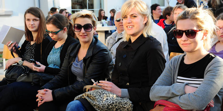 Zadar, 28.03.2012. snimio: Nenad Marčev
Marijana Dokoza
Promocija knjige Naranyjin plač
Gradska knjižnica
Tekst iz knjige čitala Vanessa Radman