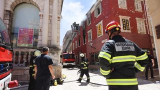 Veliki požar izbio u zgradi na Narodnom trgu Veliki požar izbio u zgradi na Narodnom trgu