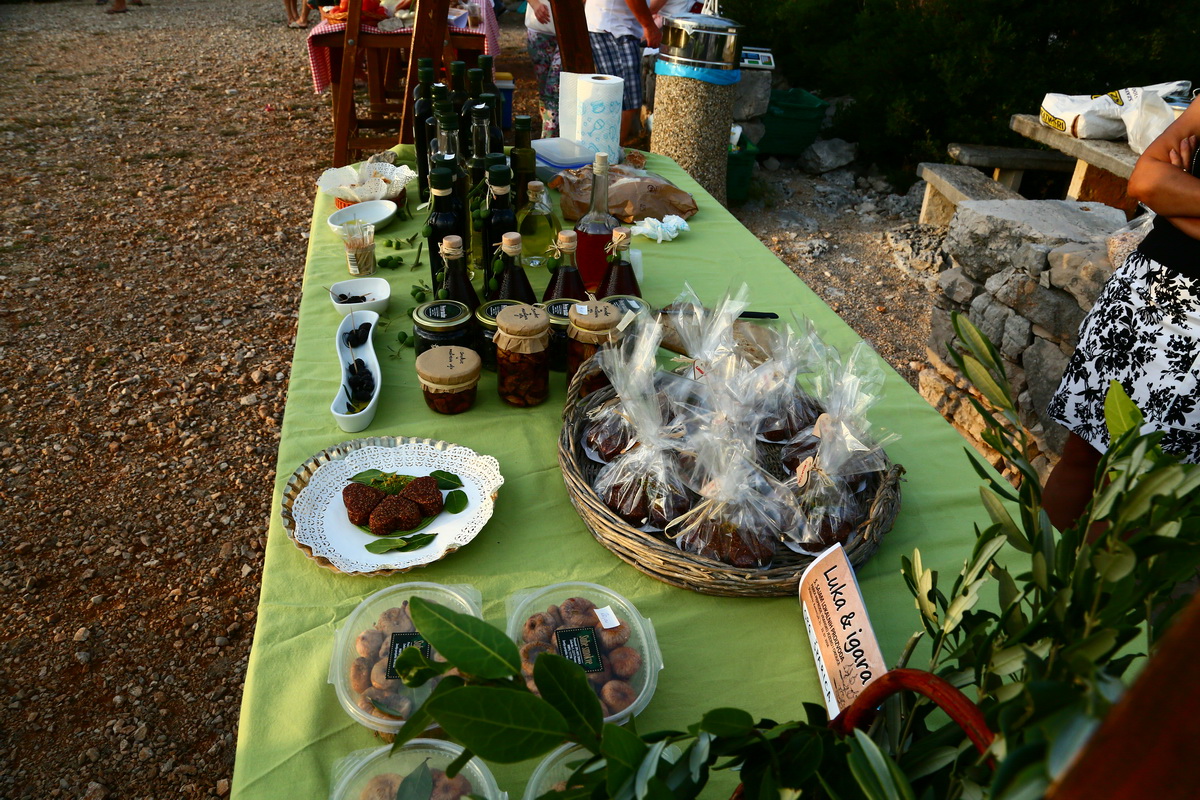 Na vidikovcu Kamenjak održan 5. Sajam lokalnih proizvoda ”Luka i igara” Na vidikovcu Kamenjak održan 5. Sajam lokalnih proizvoda ”Luka i igara”