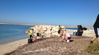 Premuda: Akcija čišćenja plaže “Zad crikve”, Foto: Ivana, Eva, Mia i Lea