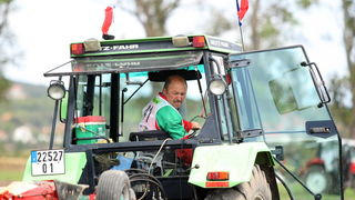 Jankolovica, Biograd, 150912. 
U Jankolovici kraj Biograda odrzan je drugi dan 59. Svjetskog prvenstva u oranju. Ovo natjecanje u oranju odrzava se od 1953. godine, a Hrvatska se ukljucila 2005. godine.
Na fotografiji: francuski natjecatelj Yves Thievon.