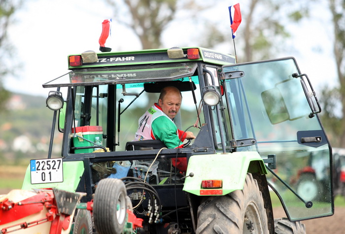 Jankolovica, Biograd, 150912. 
U Jankolovici kraj Biograda odrzan je drugi dan 59. Svjetskog prvenstva u oranju. Ovo natjecanje u oranju odrzava se od 1953. godine, a Hrvatska se ukljucila 2005. godine.
Na fotografiji: francuski natjecatelj Yves Thievon.