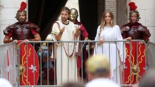 Split: Svakog dana car Dioklecijan i njegova supruga Priska pozdravljaju građane