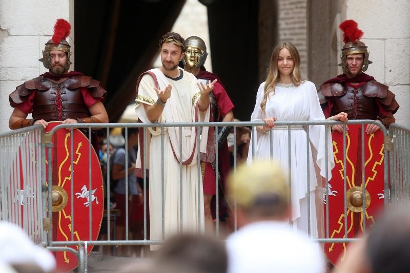 Split: Svakog dana car Dioklecijan i njegova supruga Priska pozdravljaju građane