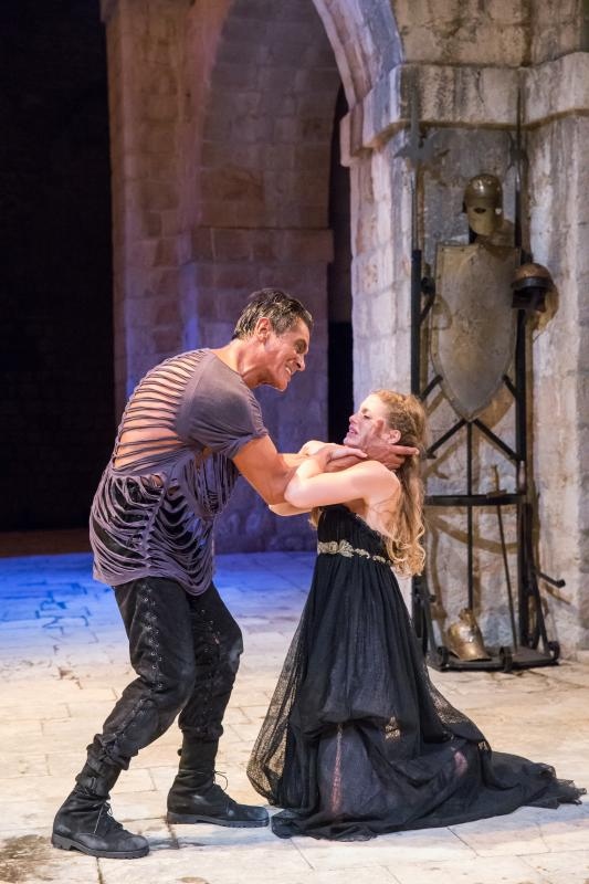 Povodom obiljezavanja 400. godina smrti Williama Shakespearea premijerno je izveden Othello, tragedija Williama Shakespearea u režiji Ivice Boban i s Draganom Despotom kao Othellom