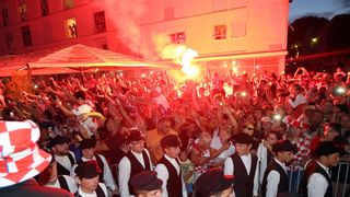 Zadrani na Forumu priredili spektakularan doček za svoje Vatrene Zadrani na Forumu priredili spektakularan doček za svoje Vatrene