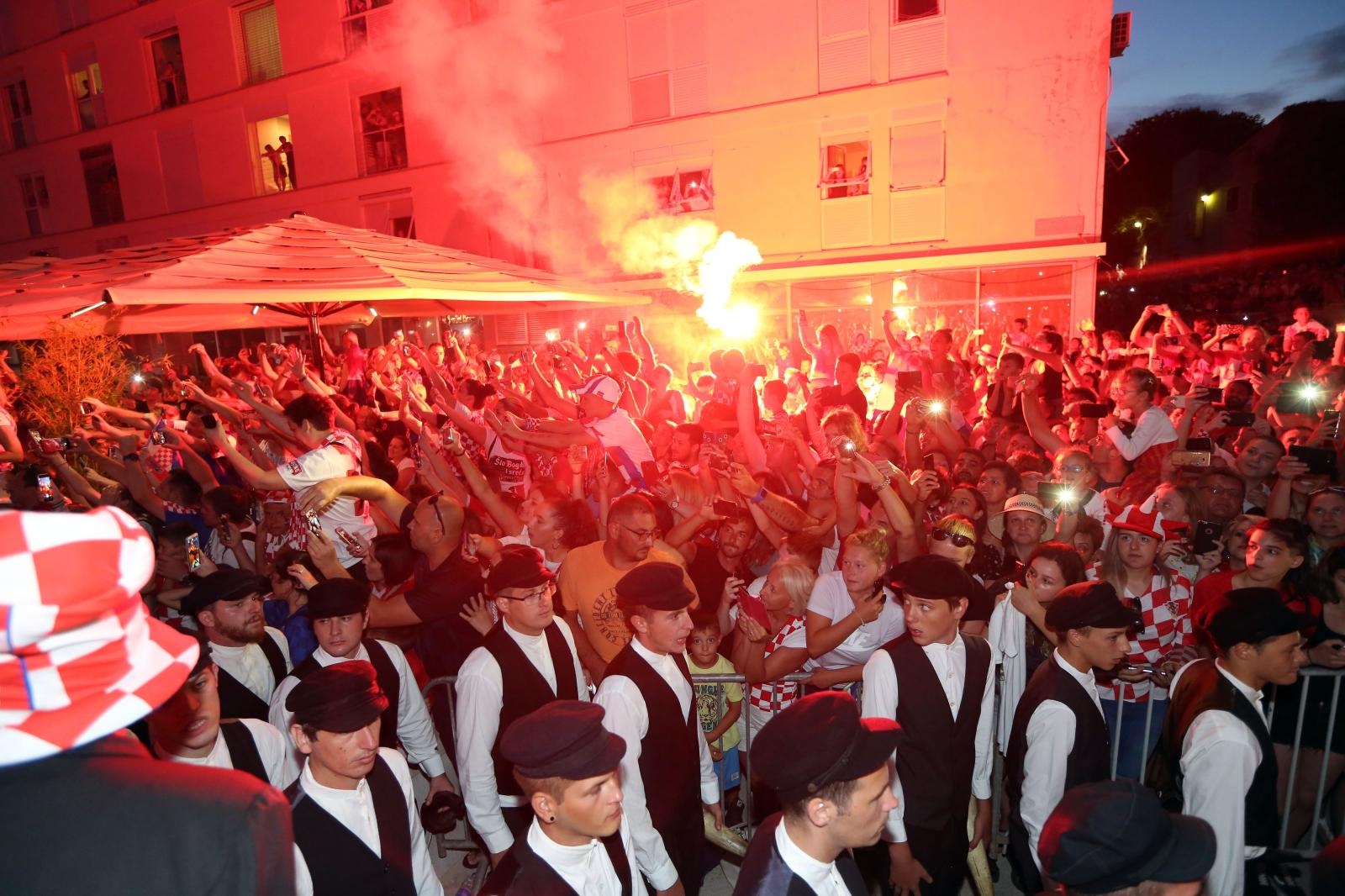 Zadrani na Forumu priredili spektakularan doček za svoje Vatrene Zadrani na Forumu priredili spektakularan doček za svoje Vatrene