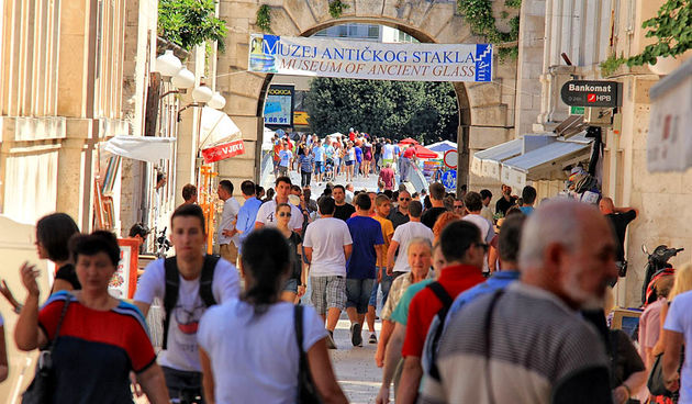 Đir po gradu 5. srpnja 2013. atrij, guzva, ljudi