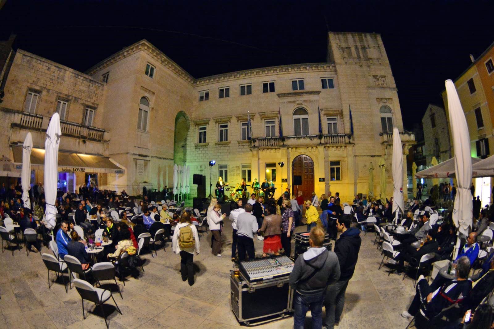 FIMBA After party na Narodnom trgu uz bend Songbusters FIMBA After party na Narodnom trgu uz bend Songbusters