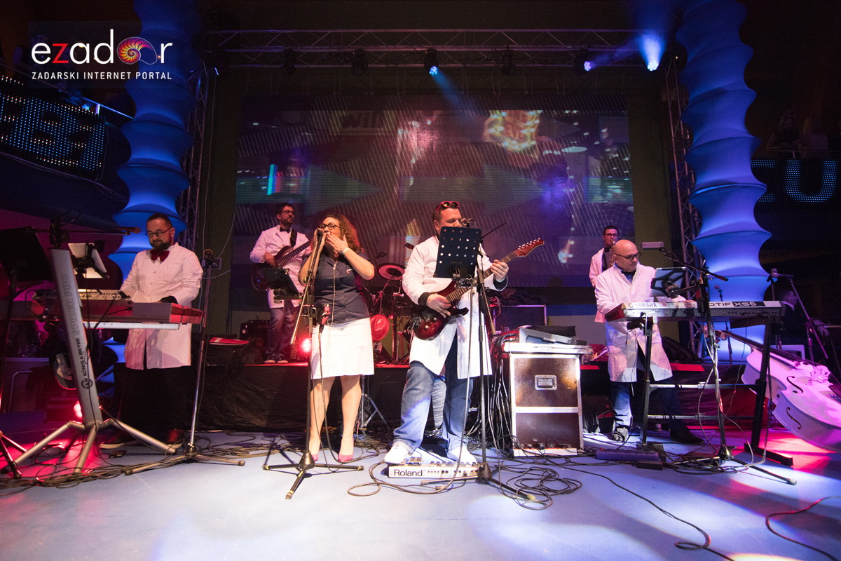 Ludnica u Saturnusu: Najbolji doček u svemiru i šire Ludnica u Saturnusu: Najbolji doček u svemiru i šire