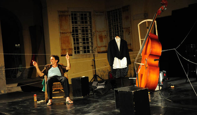 Zadar, 9.7.2012. snimio: Nenad Marčev, 
monodrama
TEATAR EXIT, Zagreb
Patrick Süskind
KONTRABAS
preveo, postavio i izvodi: Rene Medvešek
18. ZADARSKO KAZALIŠNO LJETO
dvorište Providurove palače