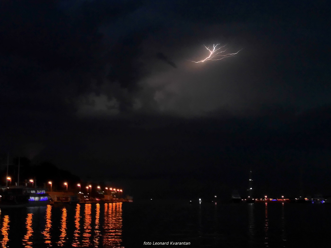 Munje nad zadarskom lukom