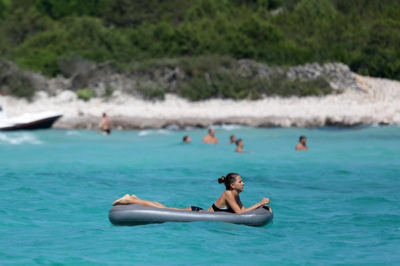 Ljetni dana na dugootočkoj plaži Sakarun, biseru Mediterana s prekrasnim tirkiznim morem, Foto: Filip Brala/PIXSELL Ljetni dana na dugootočkoj plaži Sakarun, biseru Mediterana s prekrasnim tirkiznim morem, Foto: Filip Brala/PIXSELL