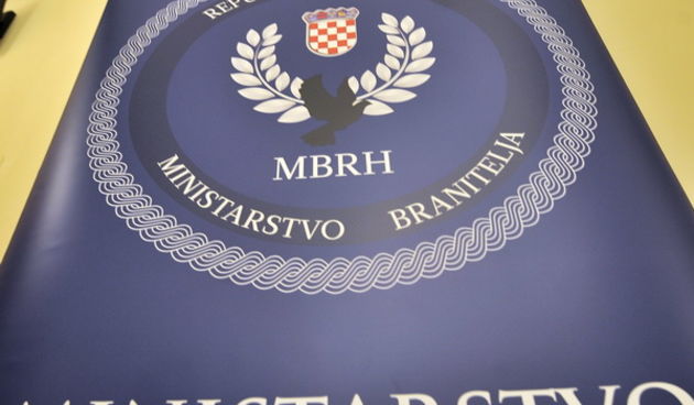 Zagreb, 281212.Ministarstvo branitelja, izvanredna konferencija za medije ministra Freda Matica povodom uhicenja i provodjenja istrage protiv pomocnika ministra Dinka Mikulica.Foto: Bruno Konjevic / CROPIX