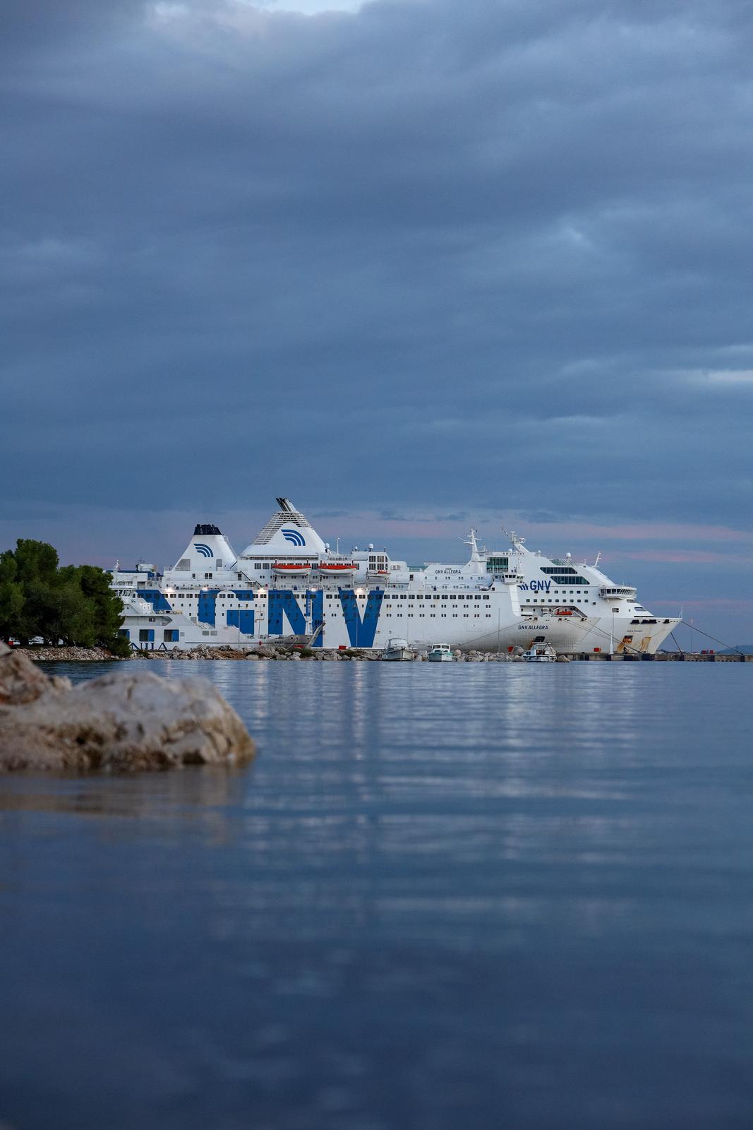 Kruzeri GNV Allegra i GNV Rhapsody na vezu u luci Gaženica
