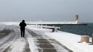 Zaleđeno more i čudesne ledene skulpture na senjskoj rivi