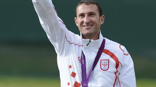 London, 060812.
Hrvatski strijelci Anton Glasnovic i Giovanni Cernogoraz u finalu trapa tijekom Olimpijskih Igara u Londonu.
Na fotografiji: Giovanni Cernogoraz osvojio je zlato.
Foto: Drago Sopta / CROPIX
