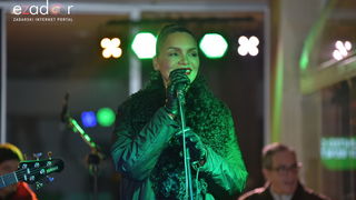 Tisuće Zadrana uživalo na krcatom Narodnom trgu i Tgu Petra Zoranića uz Tomislava Bralića i klapu Intrade Tisuće Zadrana uživalo na krcatom Narodnom trgu i Tgu Petra Zoranića uz Tomislava Bralića i klapu Intrade