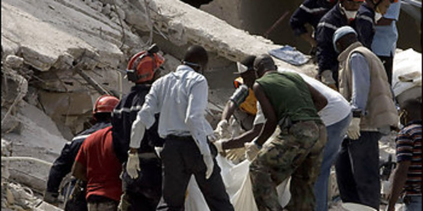 Haiti – urušena škola (Foto: AP)