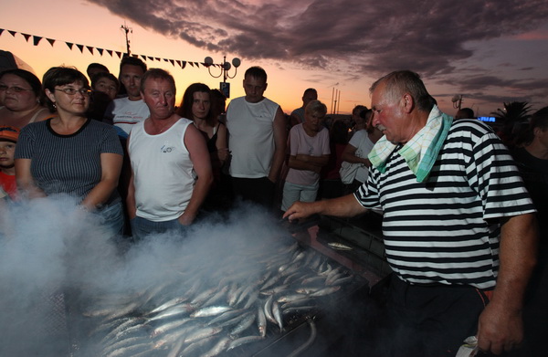 Zadar, 050809.
U sklopu manifestacije Biogradsko ljeto sinoc je na programu bila tradicionalna Biogradska noc, velika turisticka festa koja je zapocela u vecernjim satima na Obali kralja Petra Kresimira IV. Biogradjani za sve posjetitelje feste pripremili