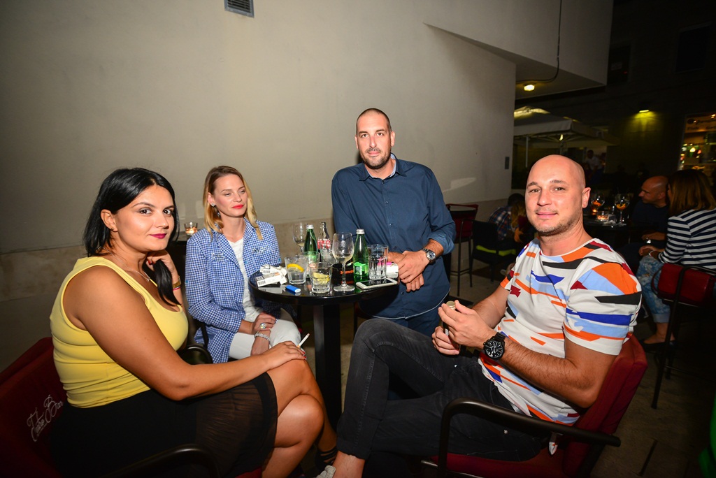 Klapa Contra oduševila u Teatro Baru i Zlatnom kutiću. Foto: Iva Perinčić Klapa Contra oduševila u Teatro Baru i Zlatnom kutiću. Foto: Iva Perinčić