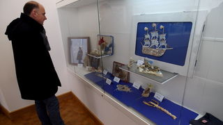 Zadar, 180313. 
U Muzeju antickog stakla organizirana je izlozba suvenira Zadarske zupanije 2013, u sklopu 3. Festivala suvenira Zadarske zupanije kojeg organizira Udruga inovatora Zadarske zupanije.
Izlozba je natjecajnog karaktera. 
Na fotografiji: deta